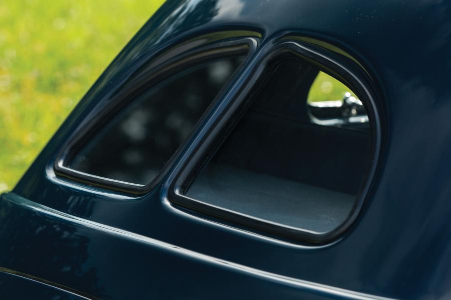 Детали экстерьера Graham Model 113 Custom Hollywood Supercharged Sedan 1941 года  (фото 25 из 53)